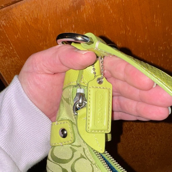 🍋‍🟩💚☀️🕶️Coach Lime Green Signature Shoulder Bag - Picture 11 of 13